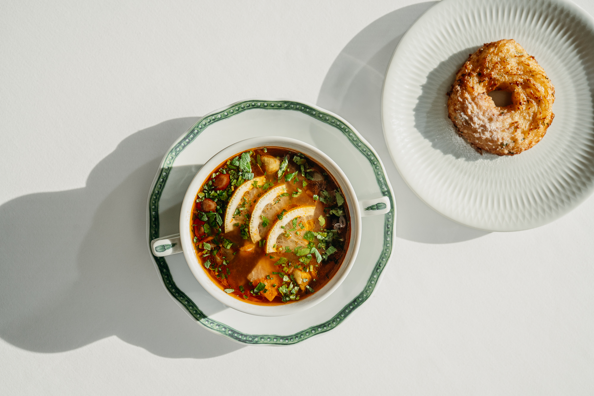 Қыз бірінші рет келді